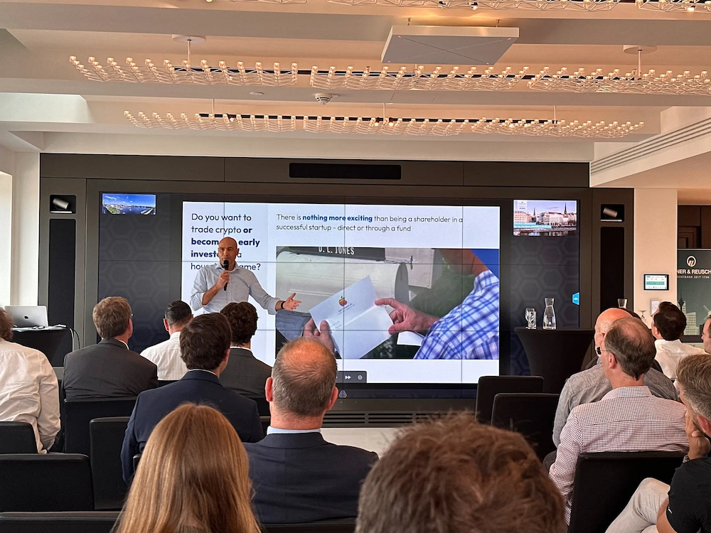 at the Crypto Investor Days in Hamburg at Donner & Reuschel Ballinndamm